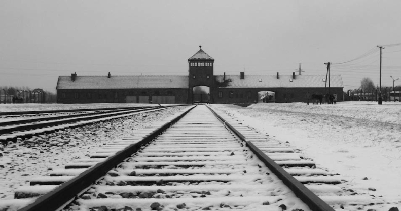 Entrada de Auschwitz II.